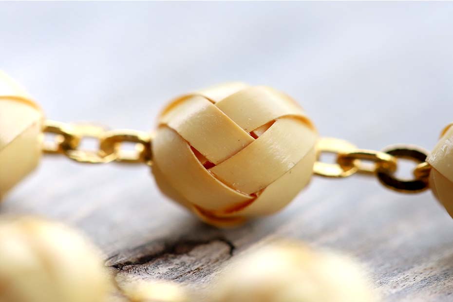 竹玉編みネックレス（白）のやさしさ纏う細工の美