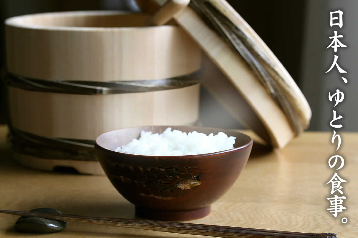 虎竹タガおひつ3.5合用は、杉材で作った昔ながらのお米を入れるお櫃。日本唯一の虎竹で巻いたタガがアクセントになっています。