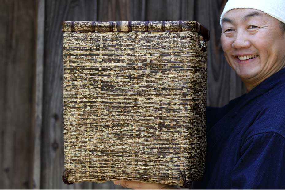 日本唯一の虎竹を使用した便利な虎竹新聞入れ（ストッカー）