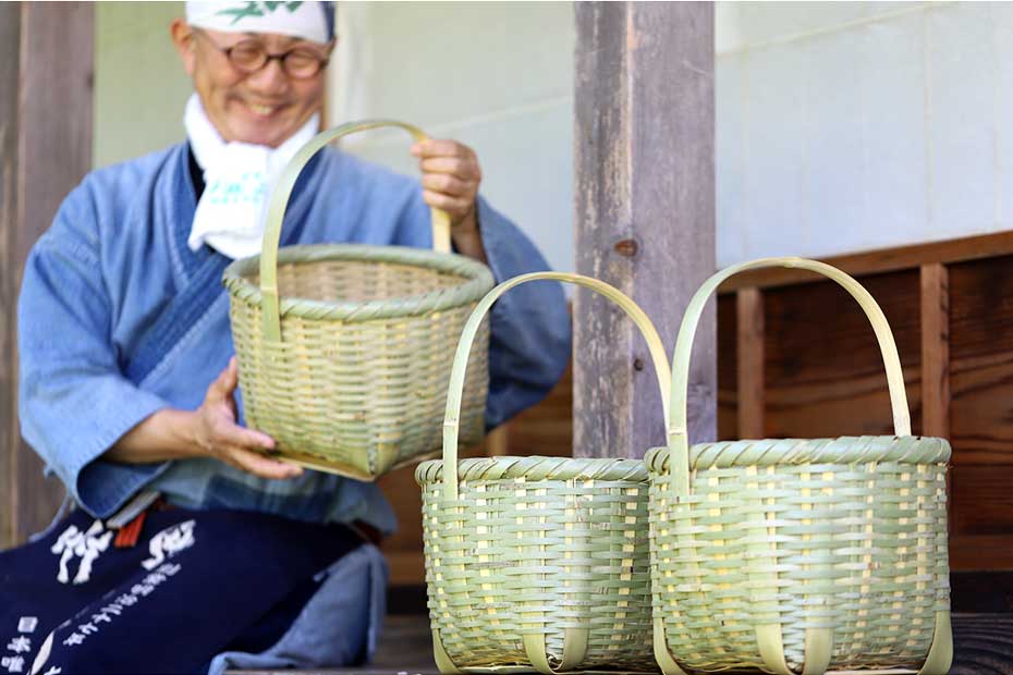 手付き収穫籠と竹虎四代目